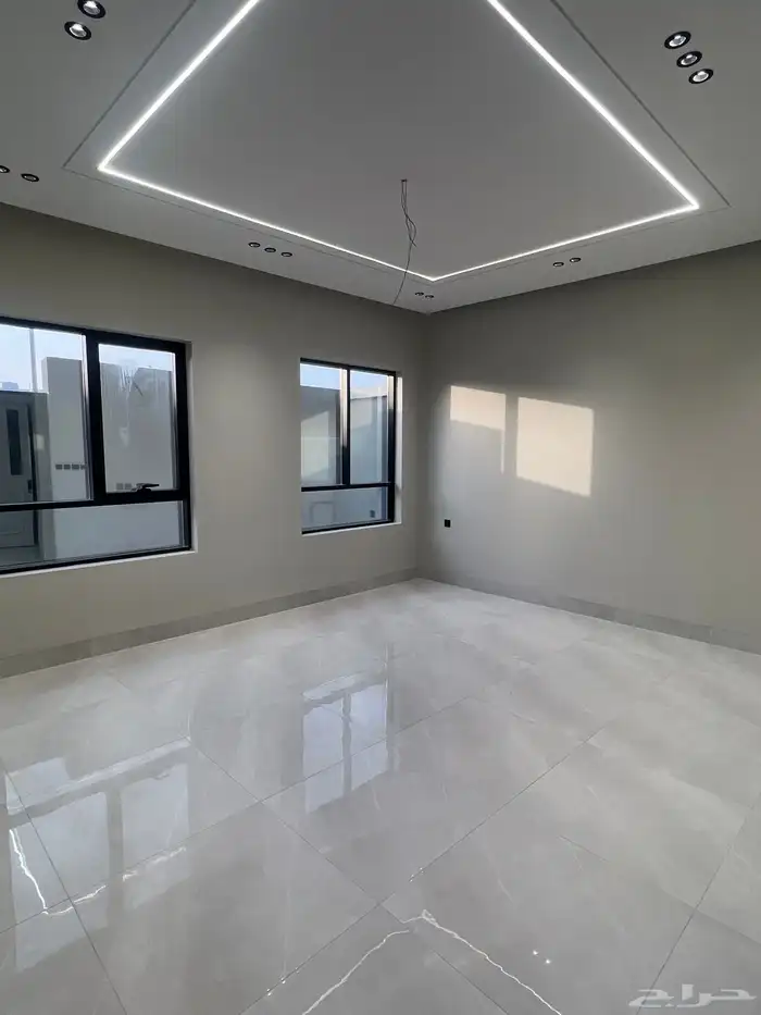 فلل فاخرة للبيع على الكود بحي الشعلة مع مصعد 8