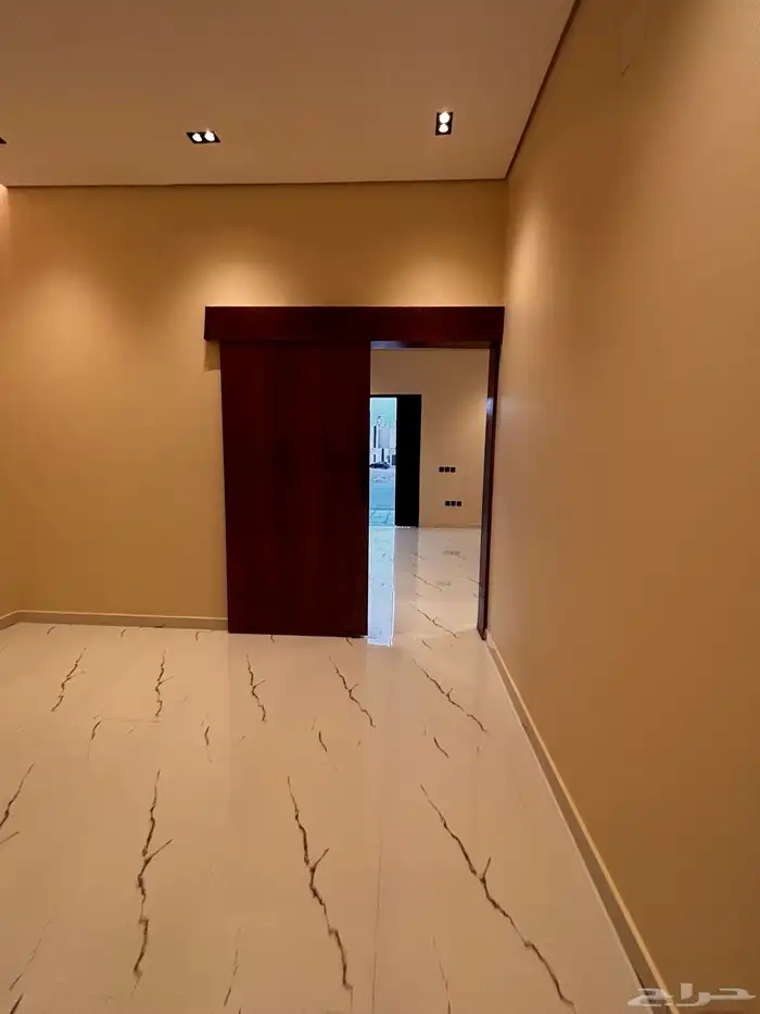 للبيع فله حي المهدية 314م شارع 20م على مرفق مسجد 8