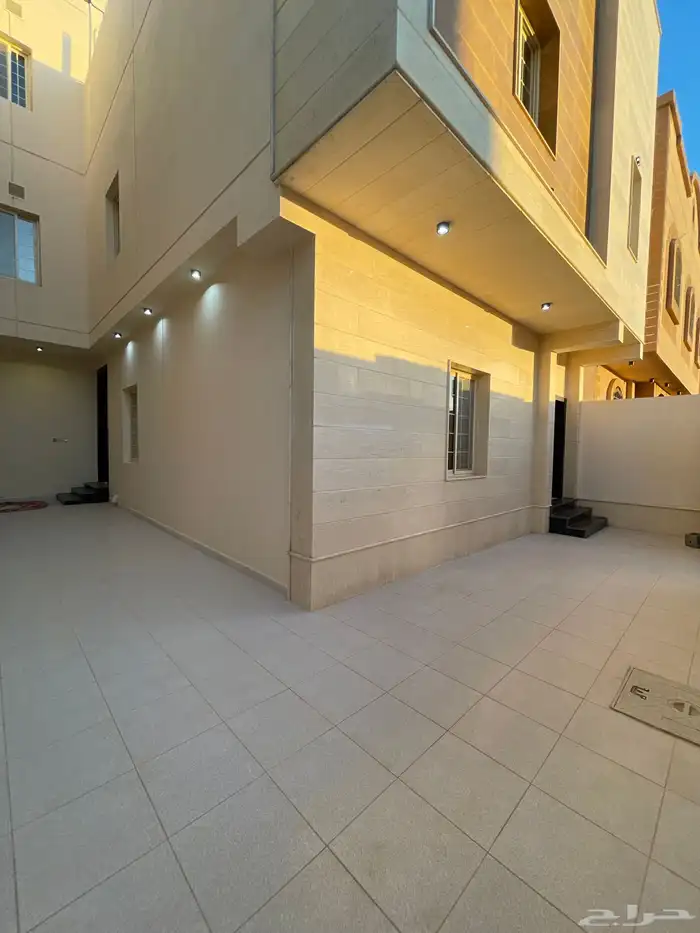 فيلا للبيع المدينة الرانوناء داخل حد الحرم 8