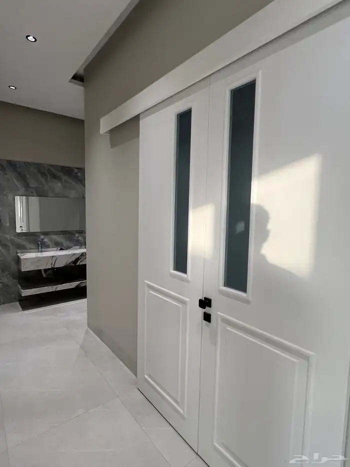 فلل فاخرة للبيع على الكود بحي الشعلة مع مصعد 11