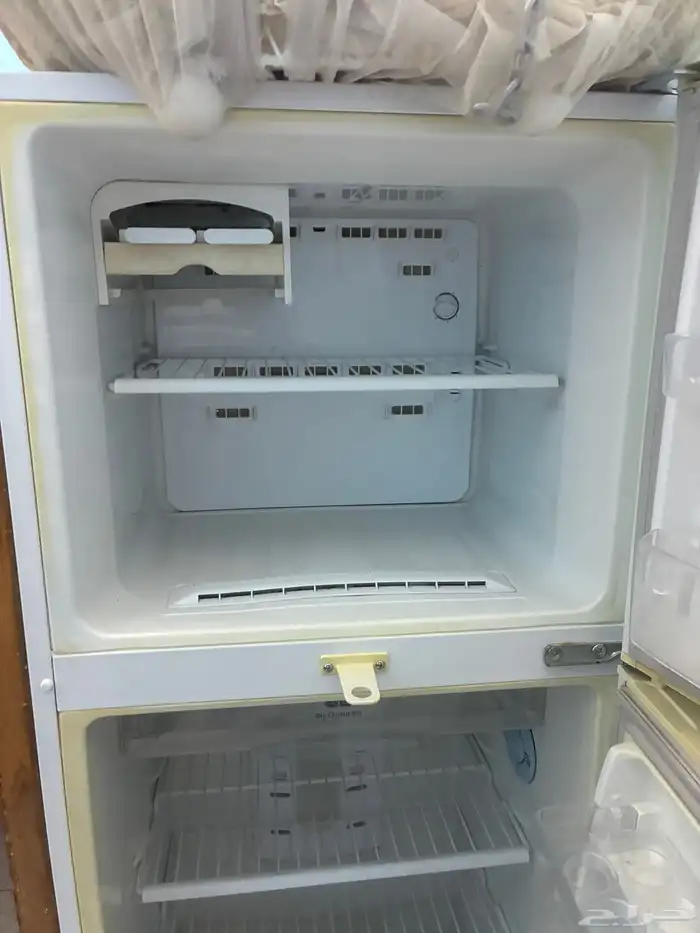 SAMSUNG REFRIGERATOR 4