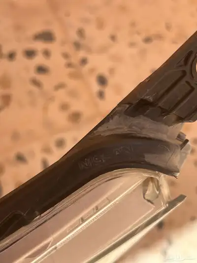 للبيع شمعات التيما وكاله وحده سليمه والثانيه فيها كسور 1