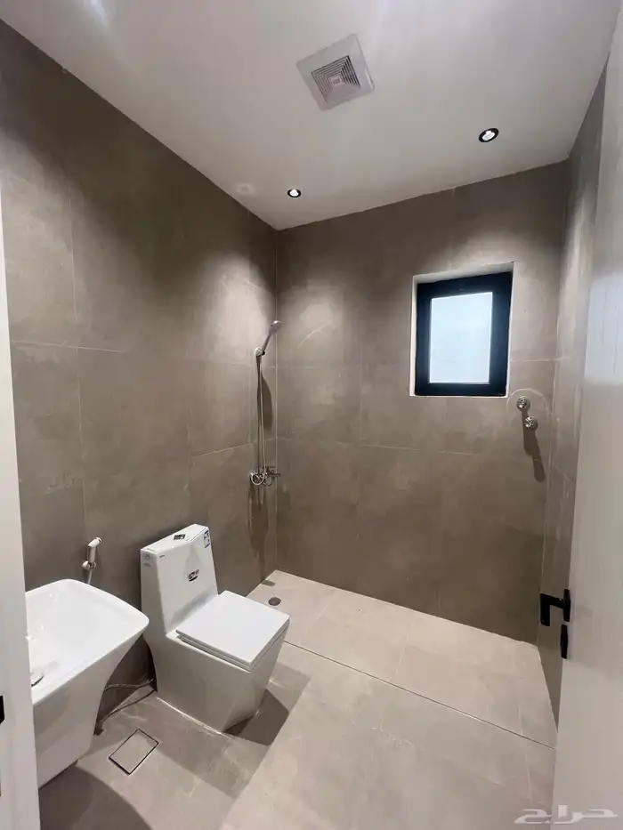 فلل فاخرة للبيع على الكود بحي الشعلة مع مصعد 28