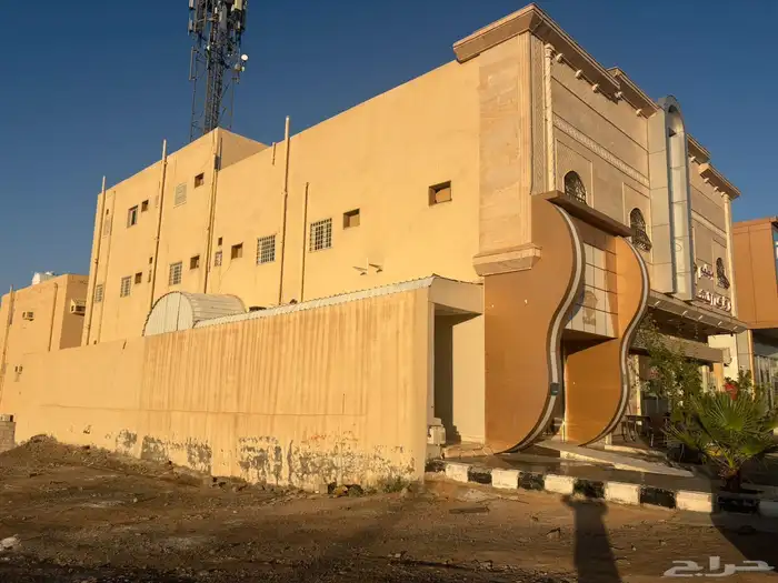 للبيع عمارة تجارية سكنية بحي الدويخلة 2