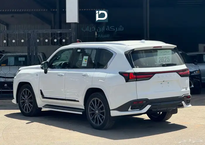 لكزس LX600 فئة F سبورت 2025 حصري لدى شركة ابن ذياب 1