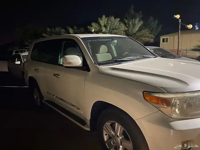 لاندكروزر2013سعودي فل كامل ماش540الف رش رفرف يمين خارج فقط 5