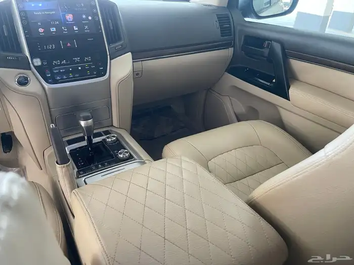 لاندكروزر GXR 2020 سعودي ديزل نظيف جدا 18