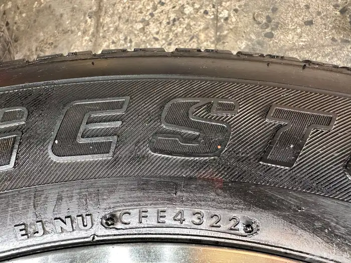 جنوط بلتينيوم  مع كفرات برجستون 275.60.20 تاريخ22 اخر السنه 19