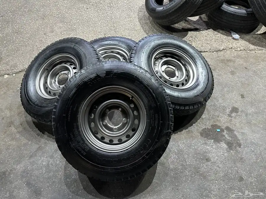 جنوط هلل شاص او جيب مع كفرات صيني 225 95 16 تاريخ 24 22
