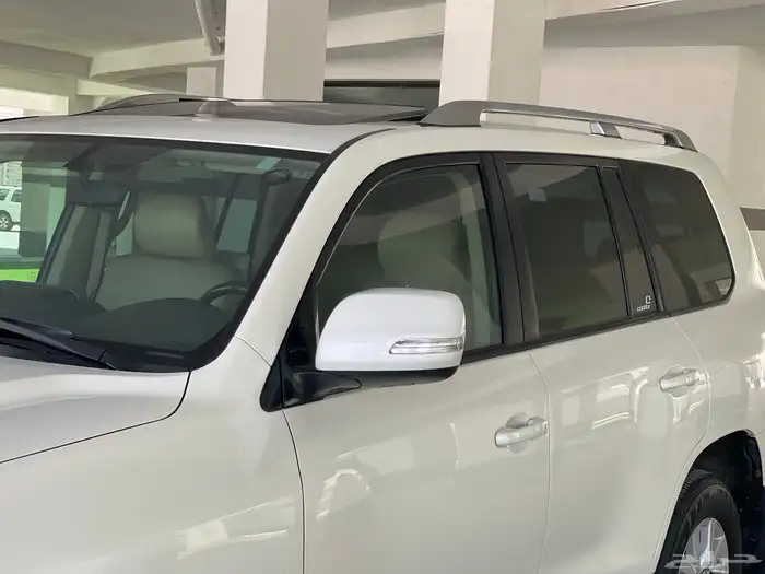 لاندكروزر GXR 2020 سعودي ديزل نظيف جدا 3