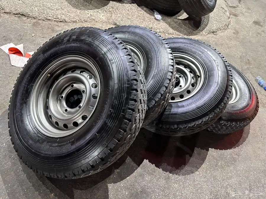 جنوط هلل شاص او جيب مع كفرات صيني 225 95 16 تاريخ 24 12