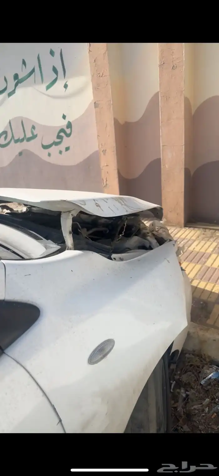 كورلا مصدومه جنب منها سيلم الخلفيه سليمه 1