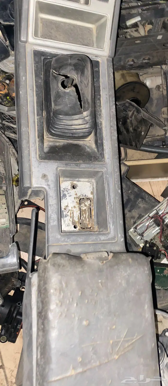 للبيع قطع غيار لوريل نيسان 200L 83 1