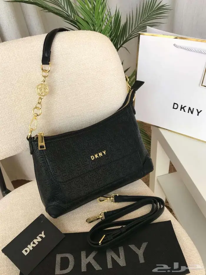 شنط ماركة دكني صممت للمرأة لا تقبل إلا بالكمال شنطات DKNY 10
