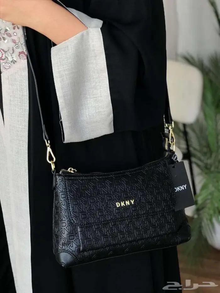 شنط ماركة دكني صممت للمرأة لا تقبل إلا بالكمال شنطات DKNY 7