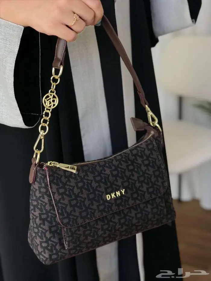 شنط ماركة دكني صممت للمرأة لا تقبل إلا بالكمال شنطات DKNY 3