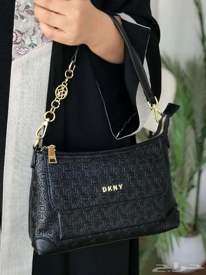 شنط ماركة دكني صممت للمرأة لا تقبل إلا بالكمال شنطات DKNY 1