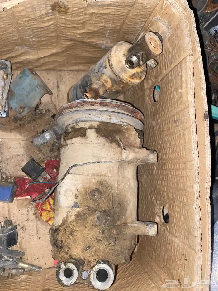 للبيع قطع غيار لوريل نيسان 200L 83 7