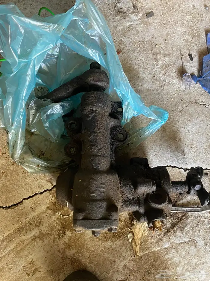 للبيع قطع غيار لوريل نيسان 200L 83 0