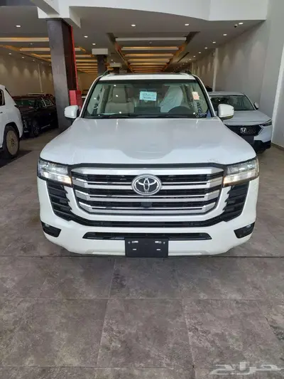 تويوتا لاندكروزر GXR L4 بنزين سعودي 2024 اصفار بطاقة جمركية 0