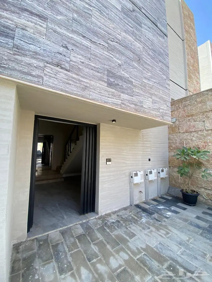 للبيع دور علوي في الرياض حي قرطبة   عرض رقم H818 12