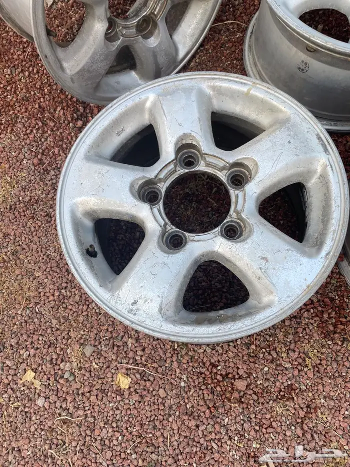 البيع تفريد او طقم 6جنوط لاند كروزر GXRمقاس 16 واحد حديد 3