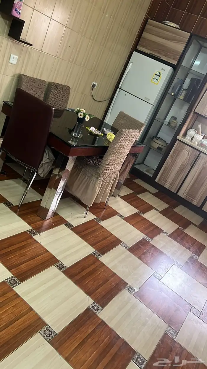 عمارة للبيع ثلاثة ادوار في حي الريان 18
