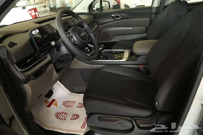 كيا كارنفال GL 2025  رفاهية مطلقة وأداء مميز 5