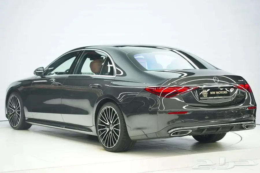 مرسيدس S 500 موديل 2025 أصفار خليجي رمادي غامق جملي 3