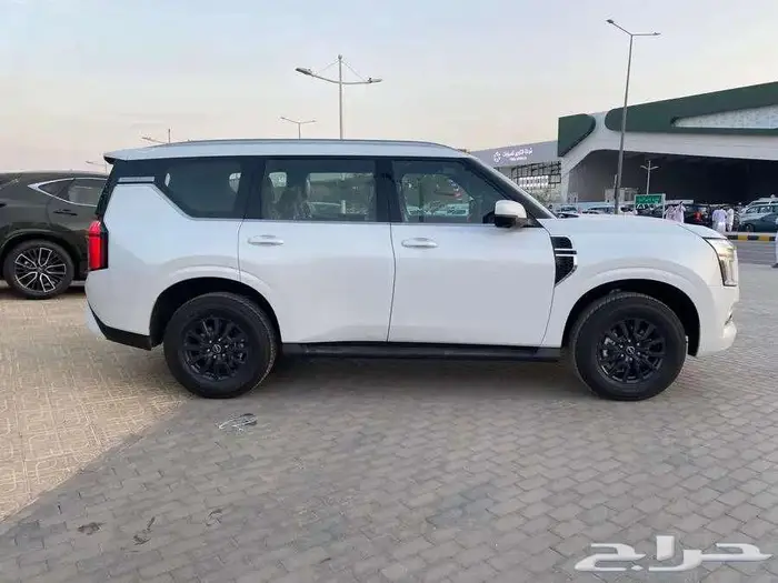 نيسان باترول تيتانيوم موديل 2025 11