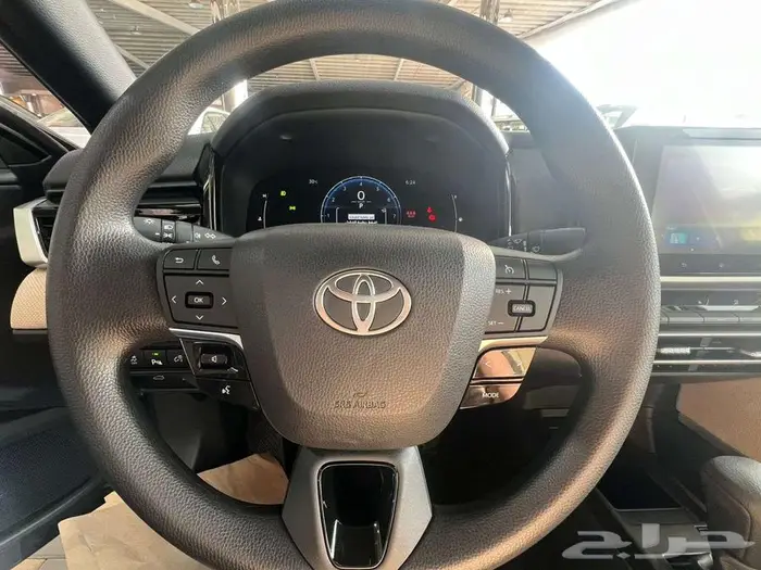 كامري 2025 استندر E لون تيتانيوم بنزين جديده 9