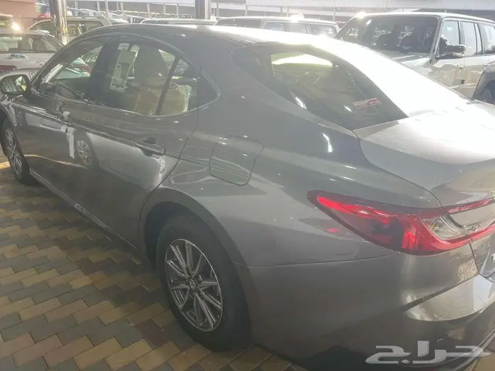 كامري 2025 استندر E لون تيتانيوم بنزين جديده 7