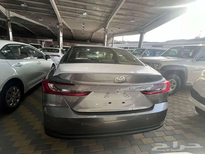 كامري 2025 استندر E لون تيتانيوم بنزين جديده 17