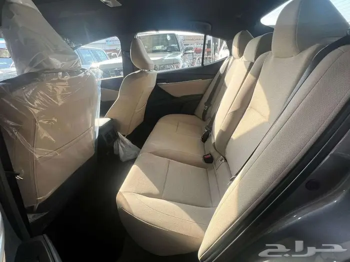 كامري 2025 استندر E لون تيتانيوم بنزين جديده 3