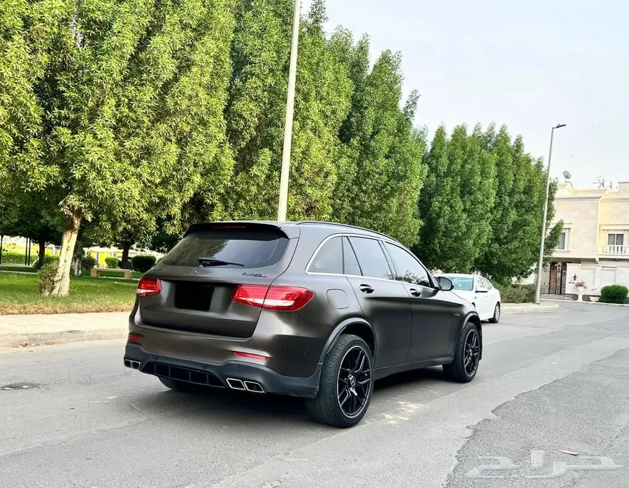 للبيع Mercedes GLC 300 2016 معدل GLC 63S كامل 21