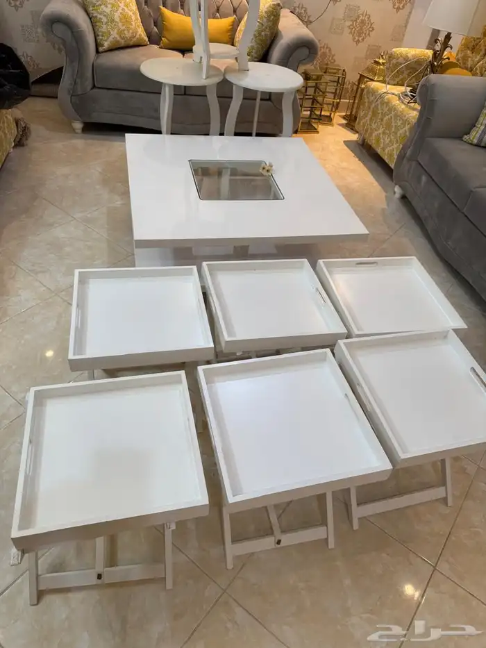 طاولات خدمة للبيع 0