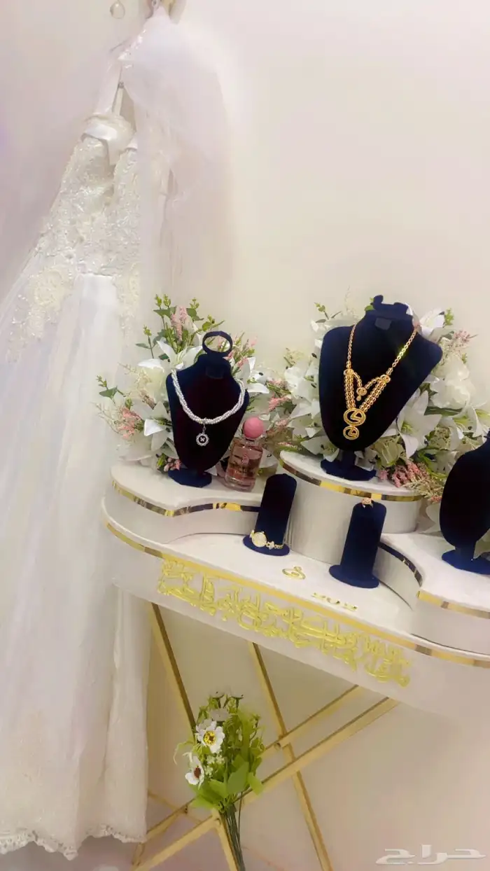 استاند شبكه عروس مع فستان عروس ومسكه للبيع مستعجل 750 1