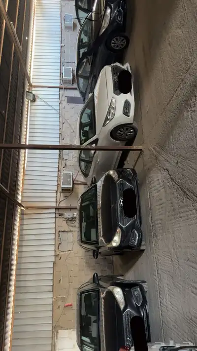 للبيع عدد 4 هونداي اكسنت تم البيع خارج الموقع 0