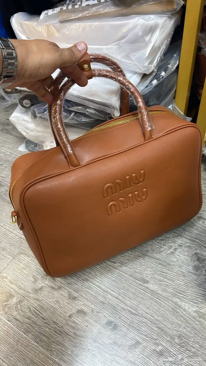 شنط ماركات مختلفه 73