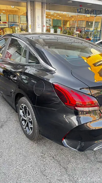 سيارة mg gt 2022 اسود 2