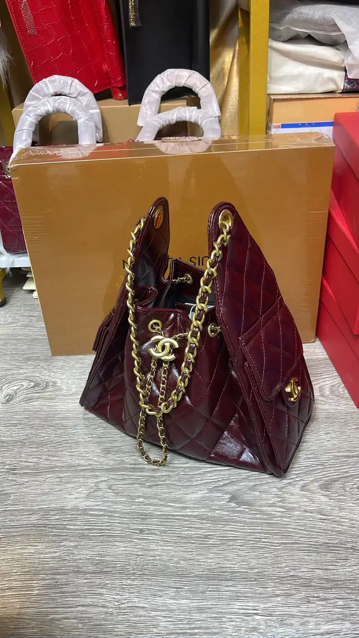 شنط ماركات مختلفه 12