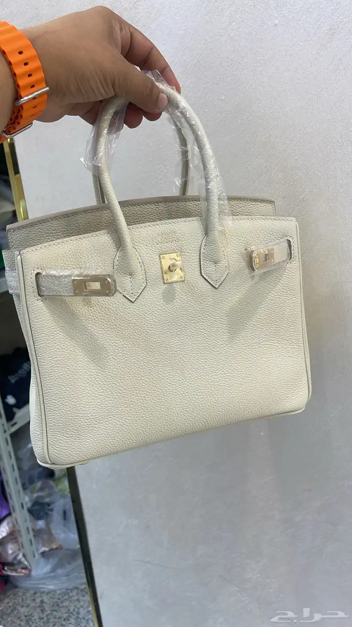 شنط ماركات مختلفه 68