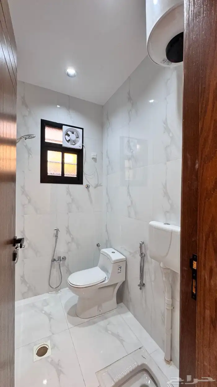 للبيع شقق ارضي شمال الخميس حى النور 7