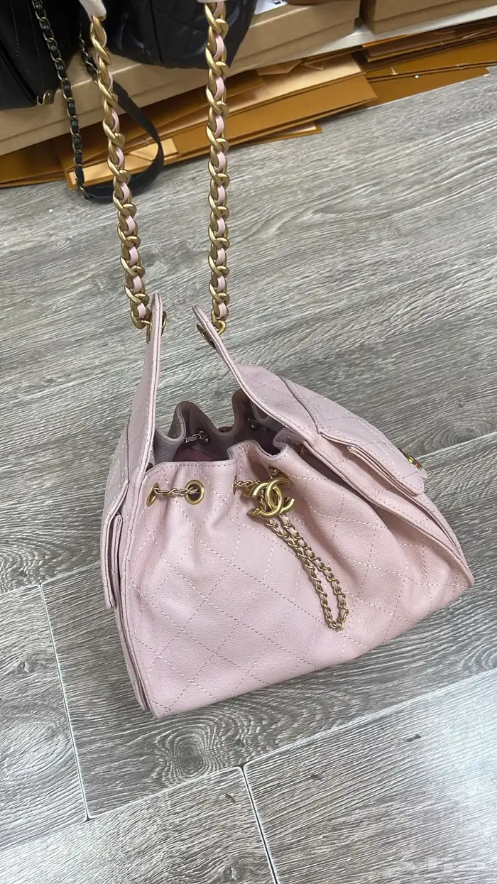 شنط ماركات مختلفه 9
