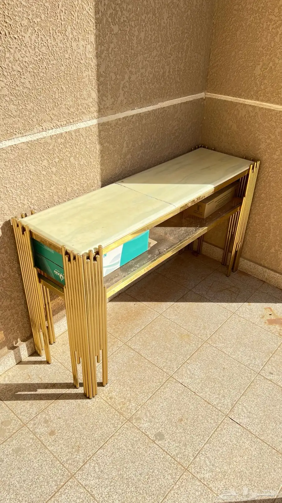 مكيفات وطاوله 3