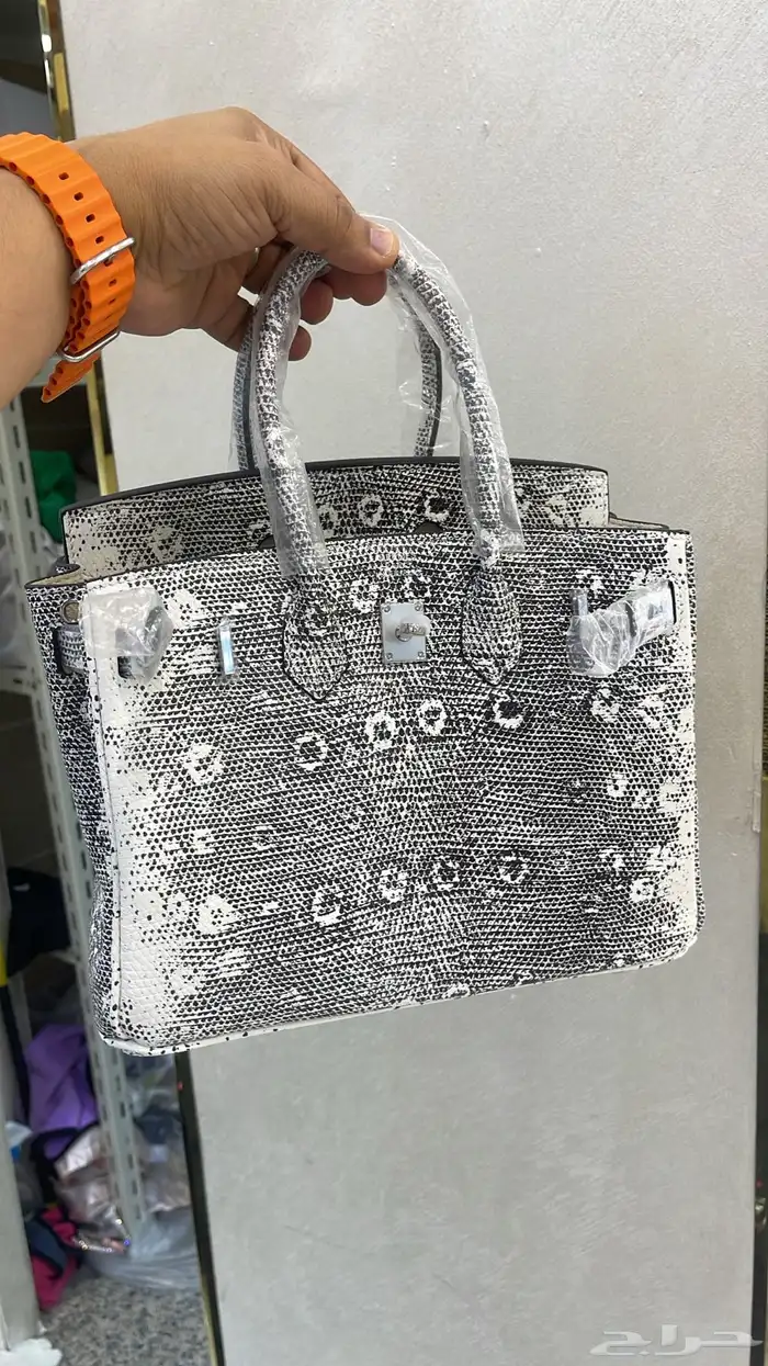 شنط ماركات مختلفه 69