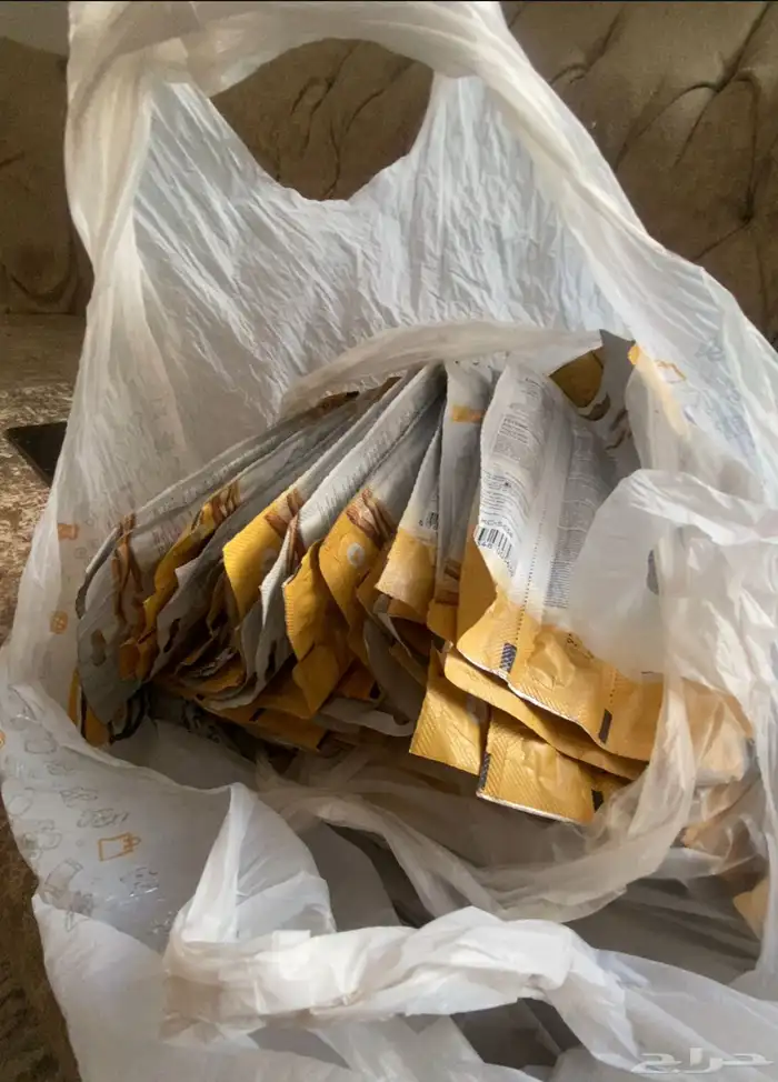 قطوه شيرازي للبيع معها 5 عمرهم تقريبا سبوع ونص ومعها مكافات 2