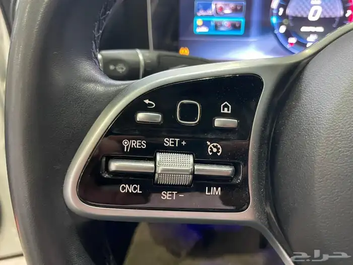 ((تم البيع))مرسيدس 2019 بنز E300 بانوراما (بنزين) 4 سلندر 15