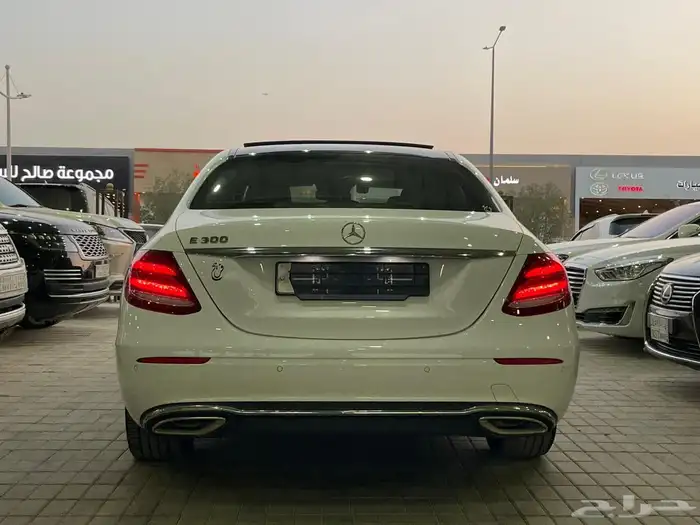 ((تم البيع))مرسيدس 2019 بنز E300 بانوراما (بنزين) 4 سلندر 7