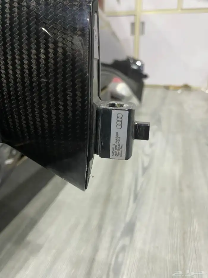 R8 2018 V10 8